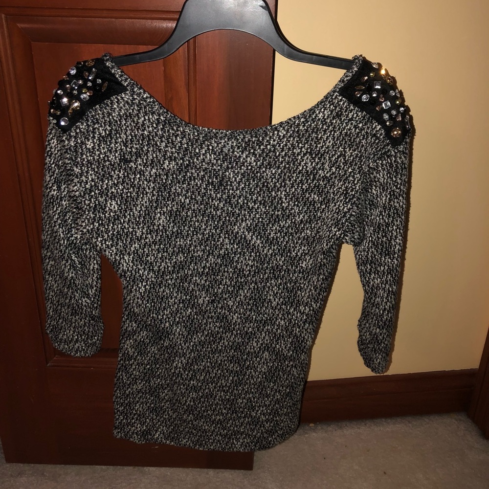 Quarter sleeve top with rhinestones